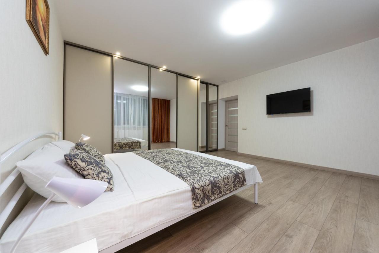 Apartments Riviera,20 минут от центра Киев Екстериор снимка