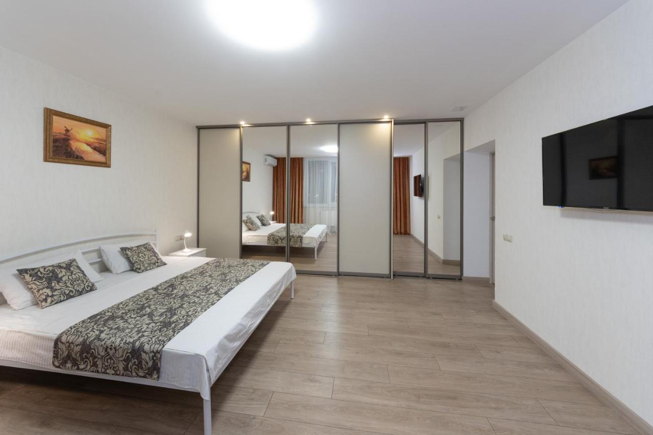 Apartments Riviera,20 минут от центра Киев Екстериор снимка