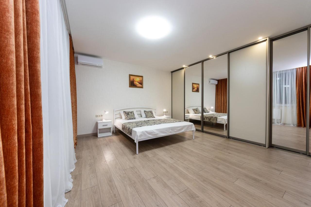 Apartments Riviera,20 минут от центра Киев Екстериор снимка