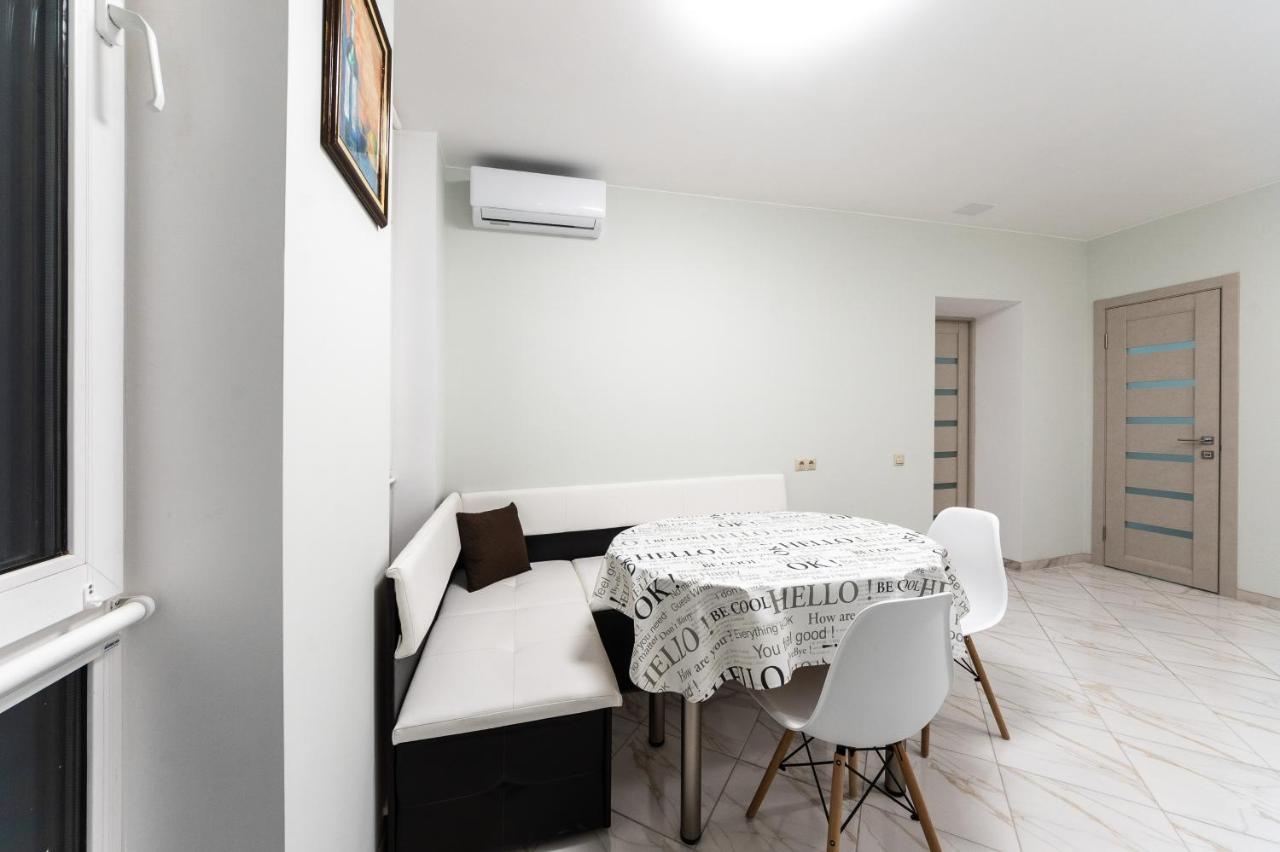 Apartments Riviera,20 минут от центра Киев Екстериор снимка