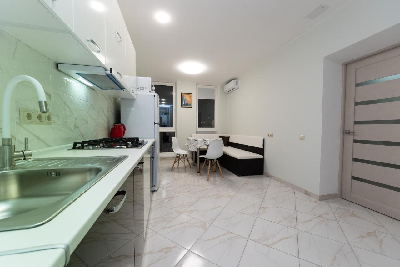 Apartments Riviera,20 минут от центра Киев Екстериор снимка